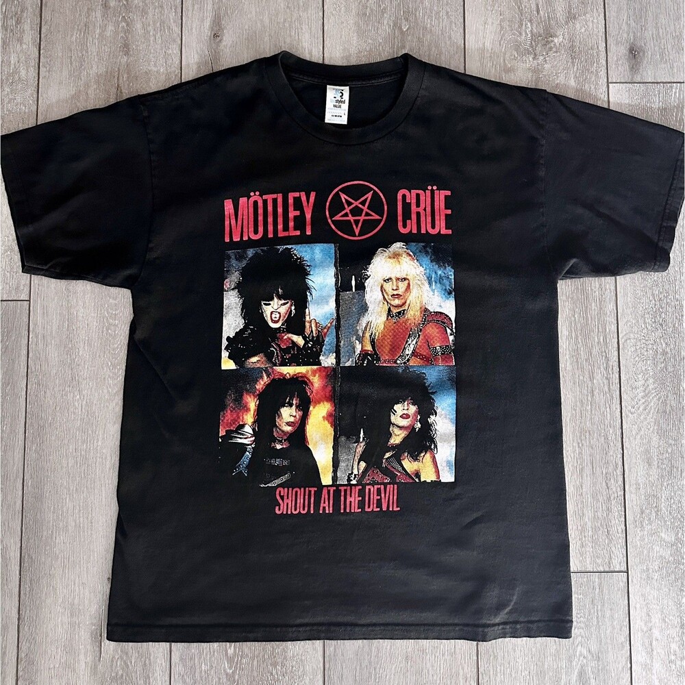 Mötley Crüe - Shout At The Devil Black T-Shirt Black Rock Band - Large